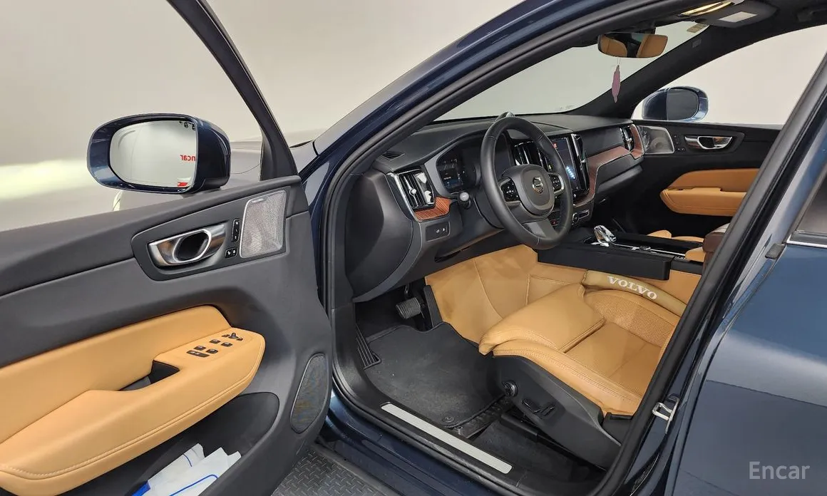 Фото 10 - Volvo XC60