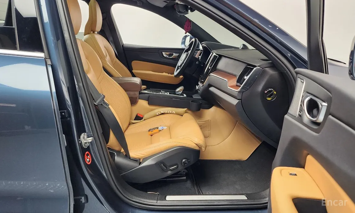 Фото 11 - Volvo XC60