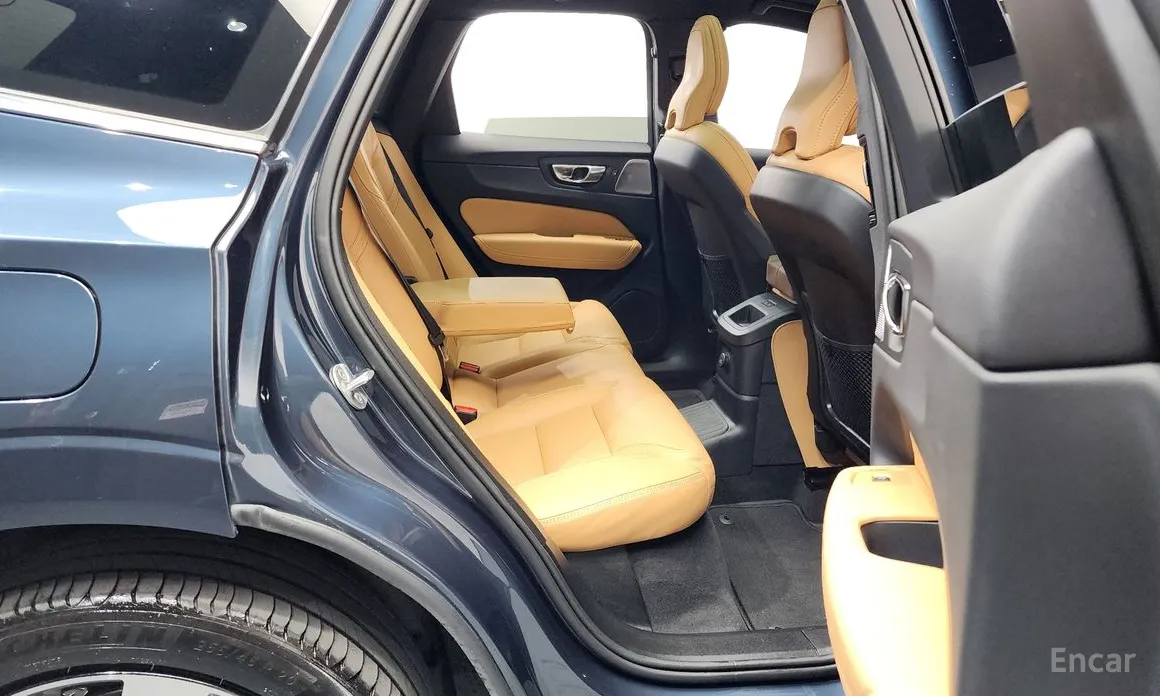 Фото 12 - Volvo XC60