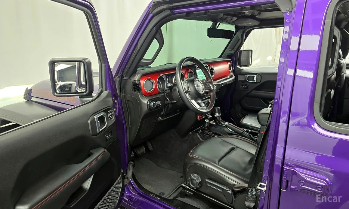 Фото 10 - Jeep Wrangler