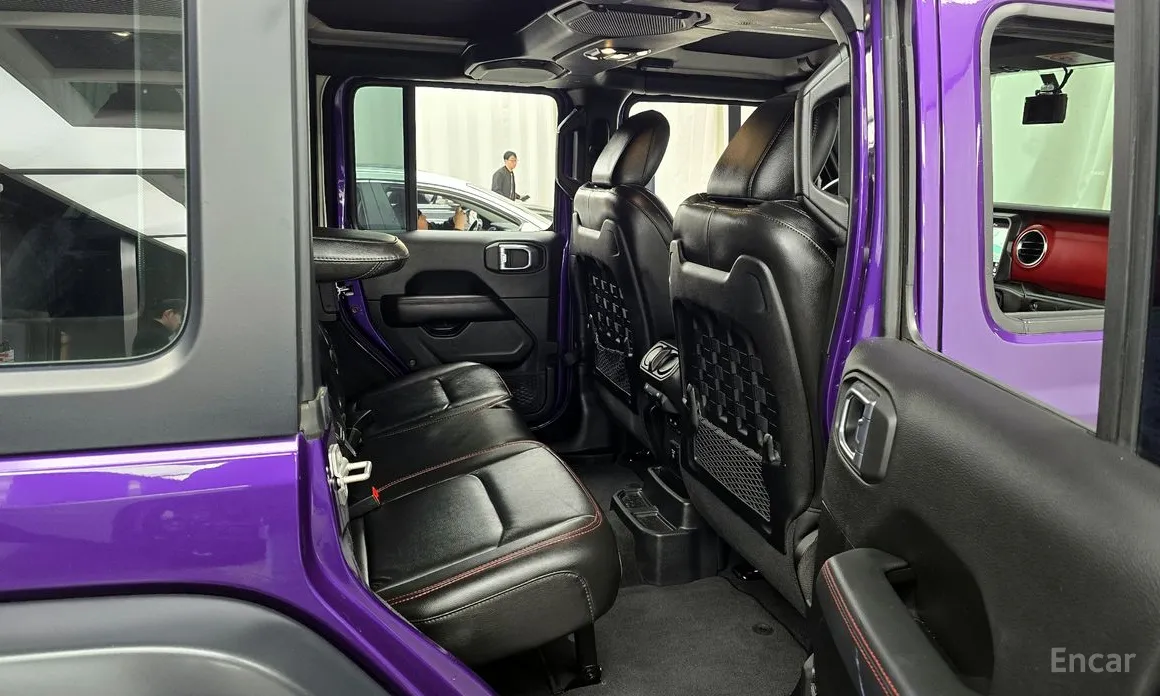 Фото 12 - Jeep Wrangler