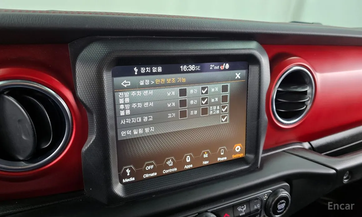 Фото 16 - Jeep Wrangler