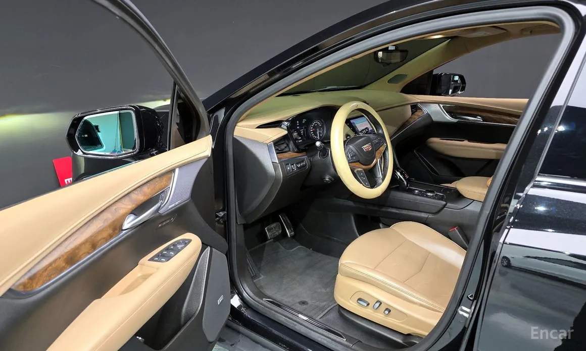 Фото 10 - Cadillac XT5