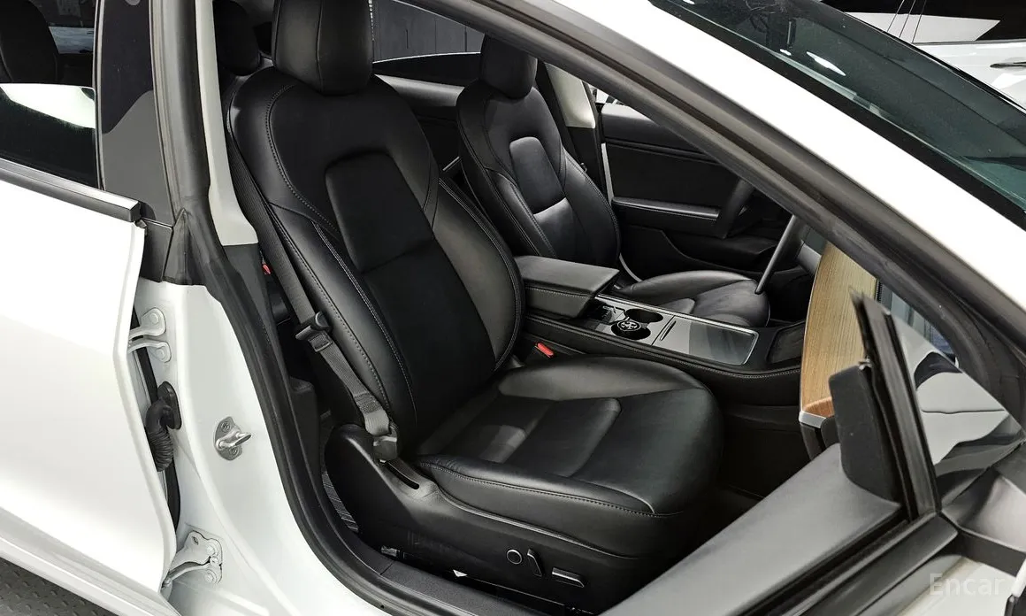 Фото 10 - Tesla Model 3