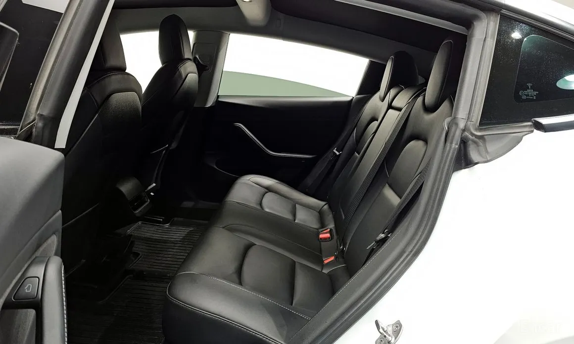 Фото 12 - Tesla Model 3