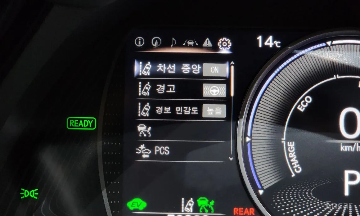 Фото 16 - Lexus ES