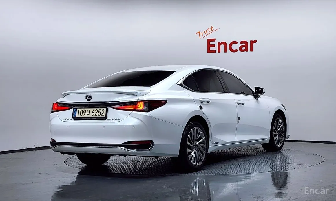 Фото 2 - Lexus ES