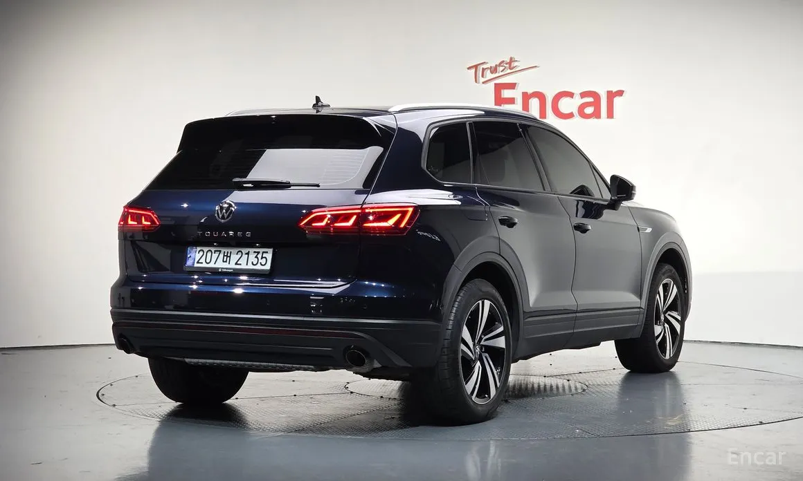Фото 2 - Volkswagen Touareg