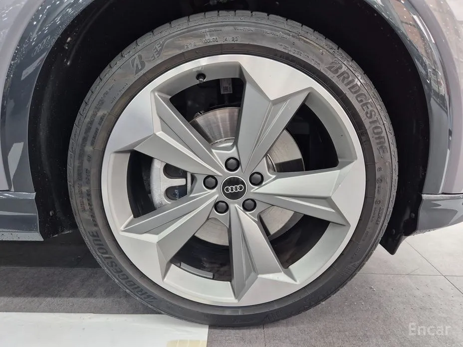 Фото 20 - Audi Q4 e-tron