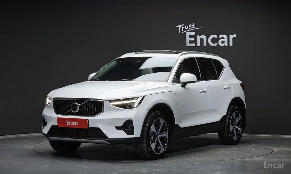 Фото 1 - Volvo XC40