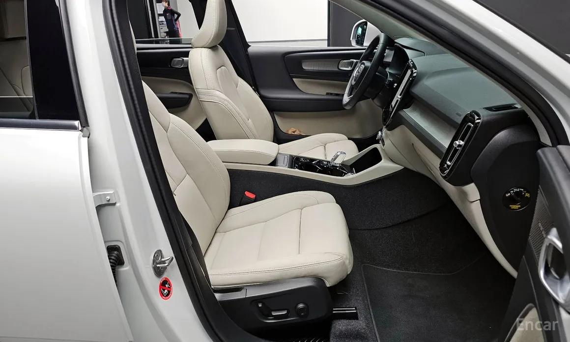 Фото 10 - Volvo XC40