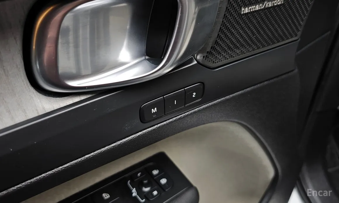 Фото 17 - Volvo XC40