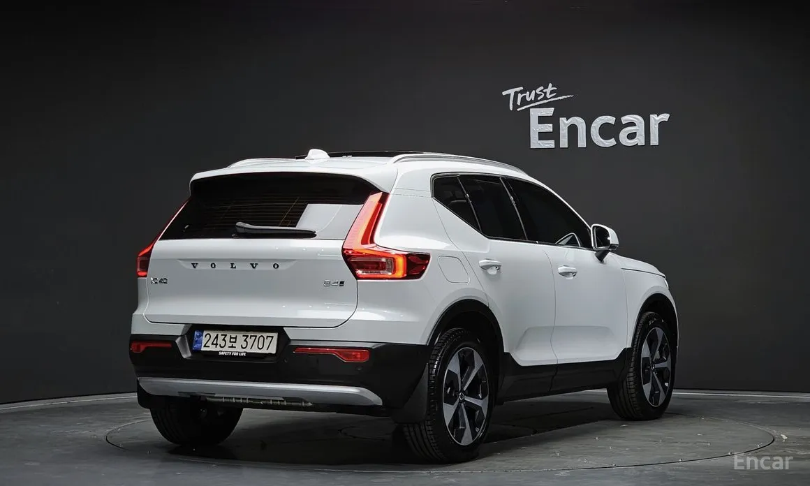 Фото 2 - Volvo XC40