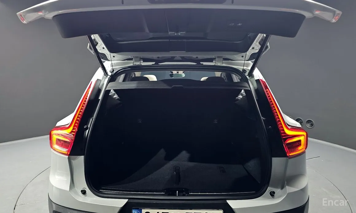 Фото 20 - Volvo XC40