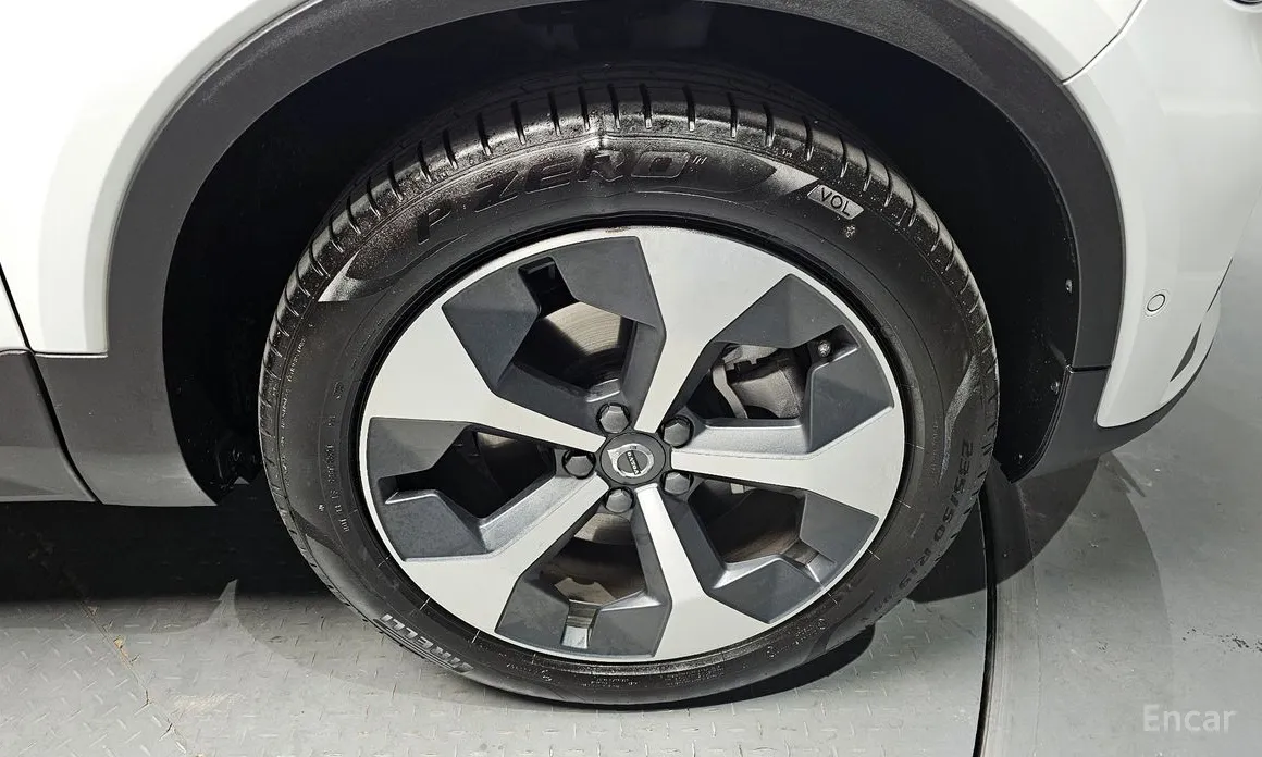 Фото 5 - Volvo XC40