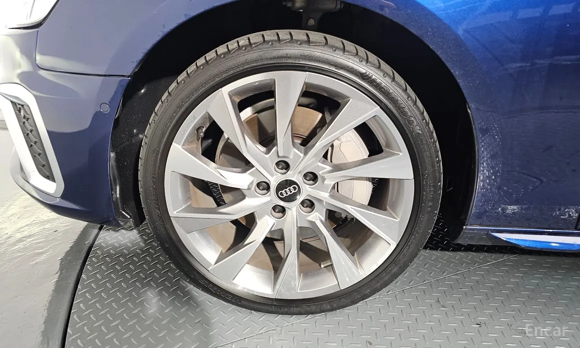 Фото 5 - Audi A4