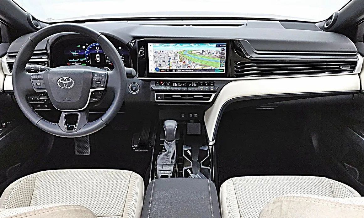 Фото 8 - Toyota Camry