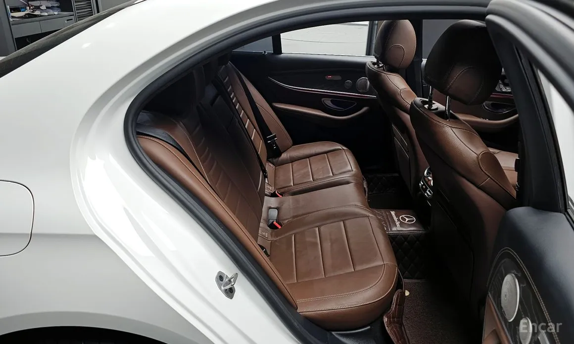 Фото 11 - Mercedes-Benz E-Class