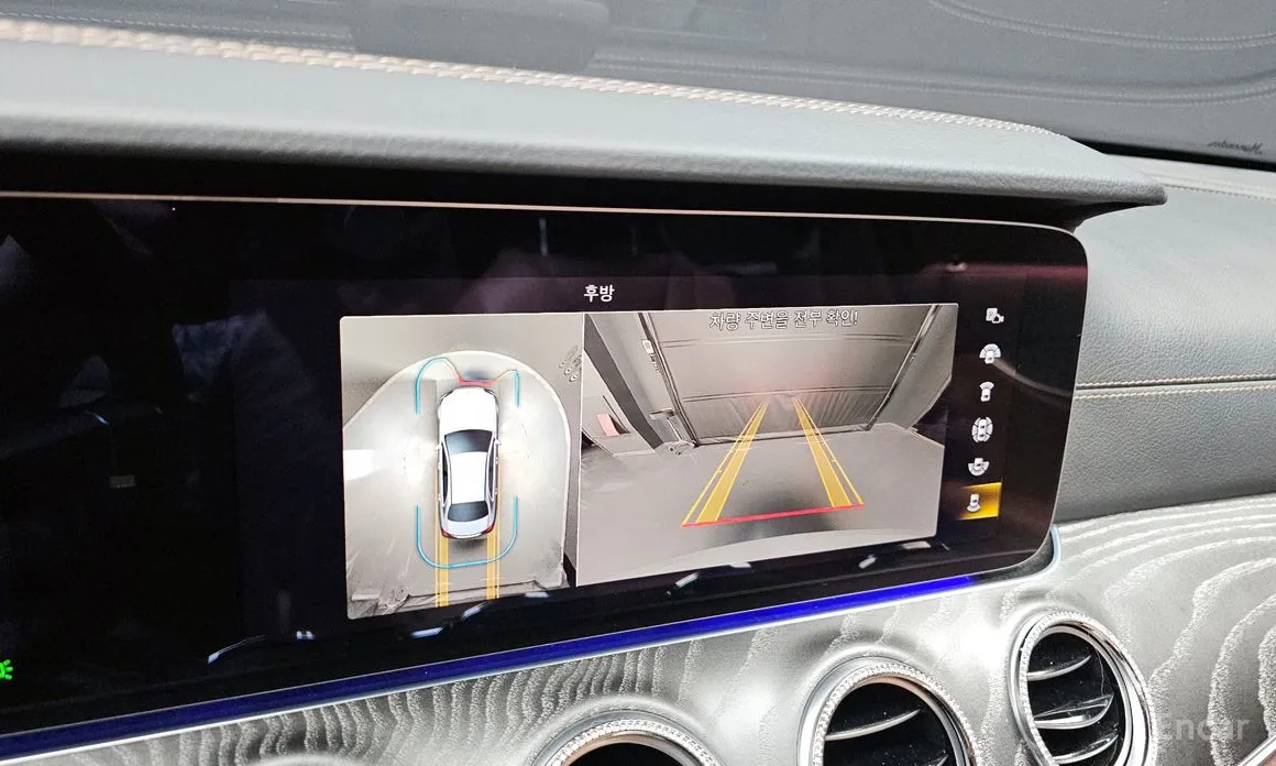 Фото 15 - Mercedes-Benz E-Class