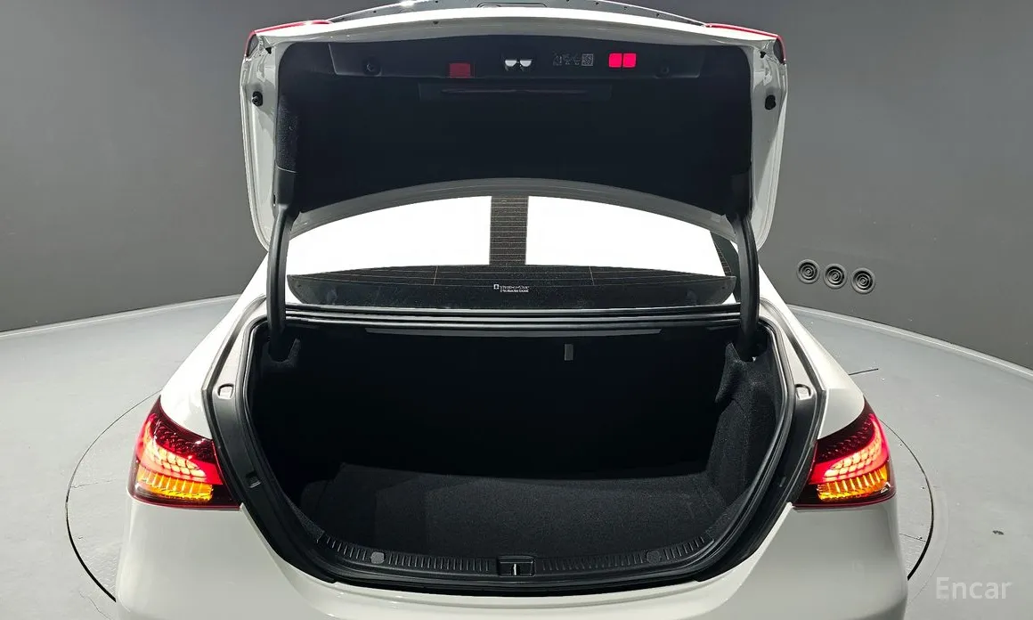 Фото 20 - Mercedes-Benz E-Class