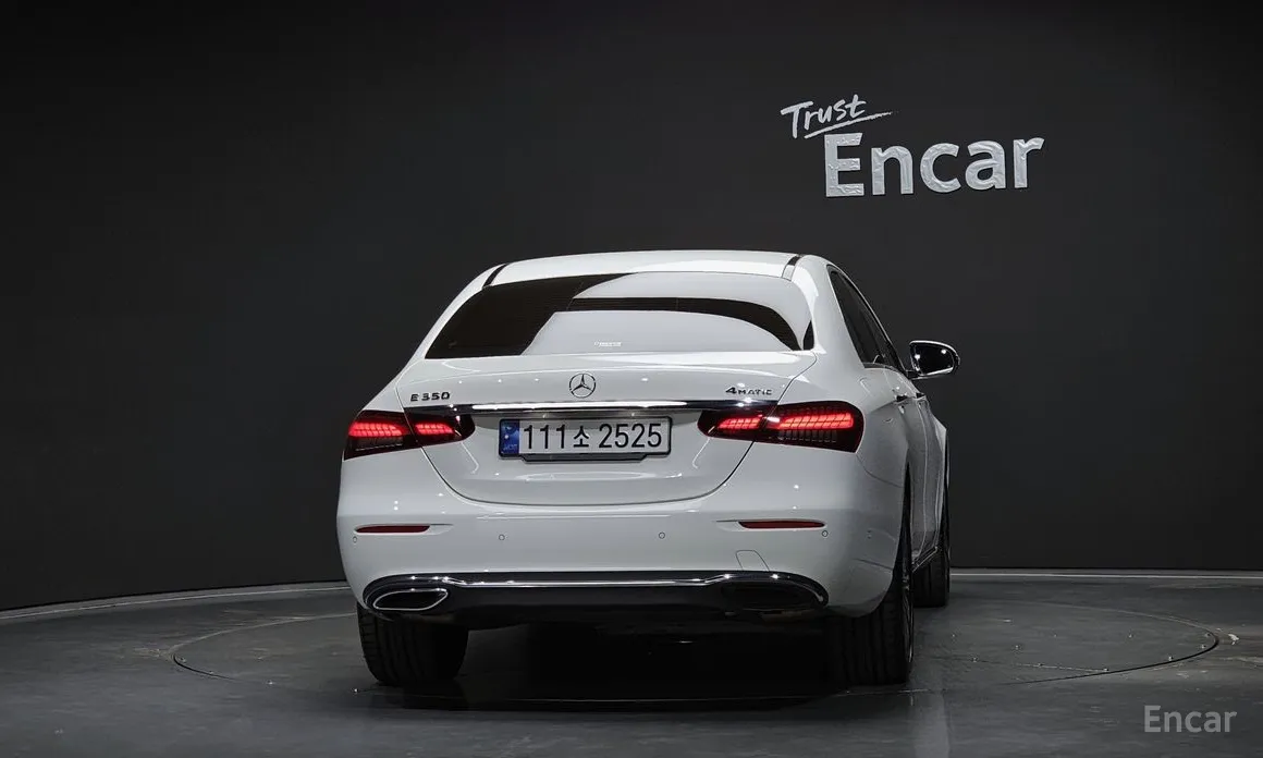 Фото 4 - Mercedes-Benz E-Class