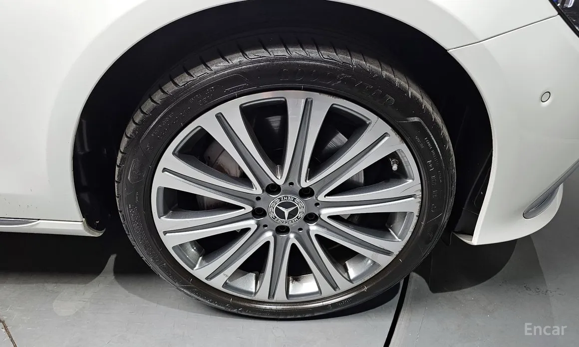 Фото 5 - Mercedes-Benz E-Class