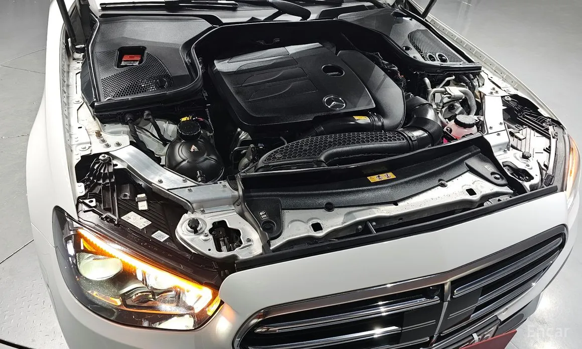 Фото 6 - Mercedes-Benz E-Class