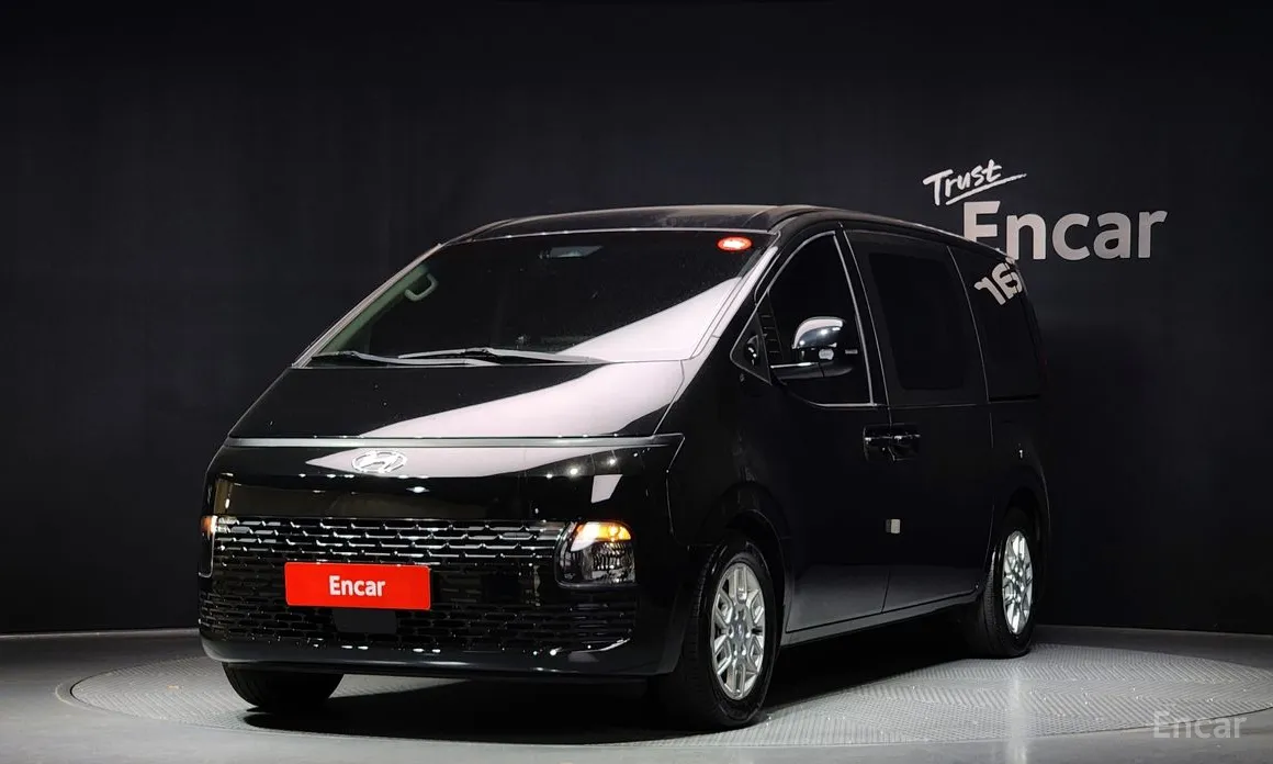 Фото 1 - Hyundai Staria