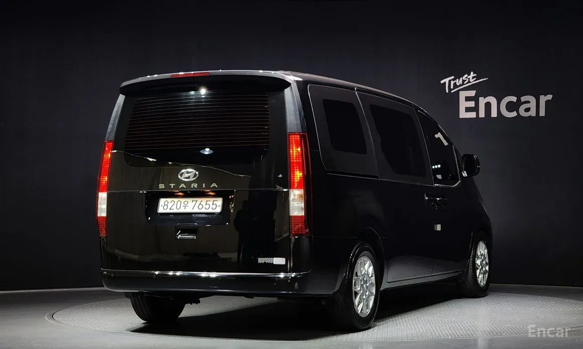 Фото 2 - Hyundai Staria