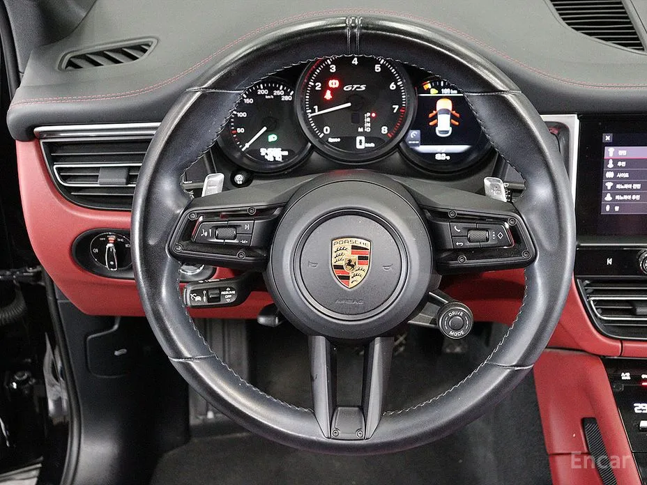 Фото 13 - Porsche Macan