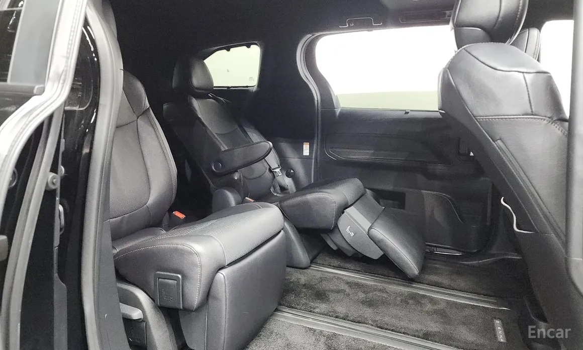 Фото 12 - Toyota Sienna