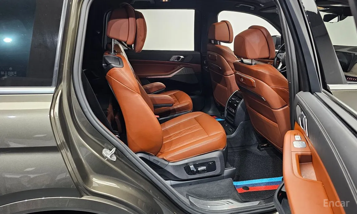 Фото 12 - BMW X7