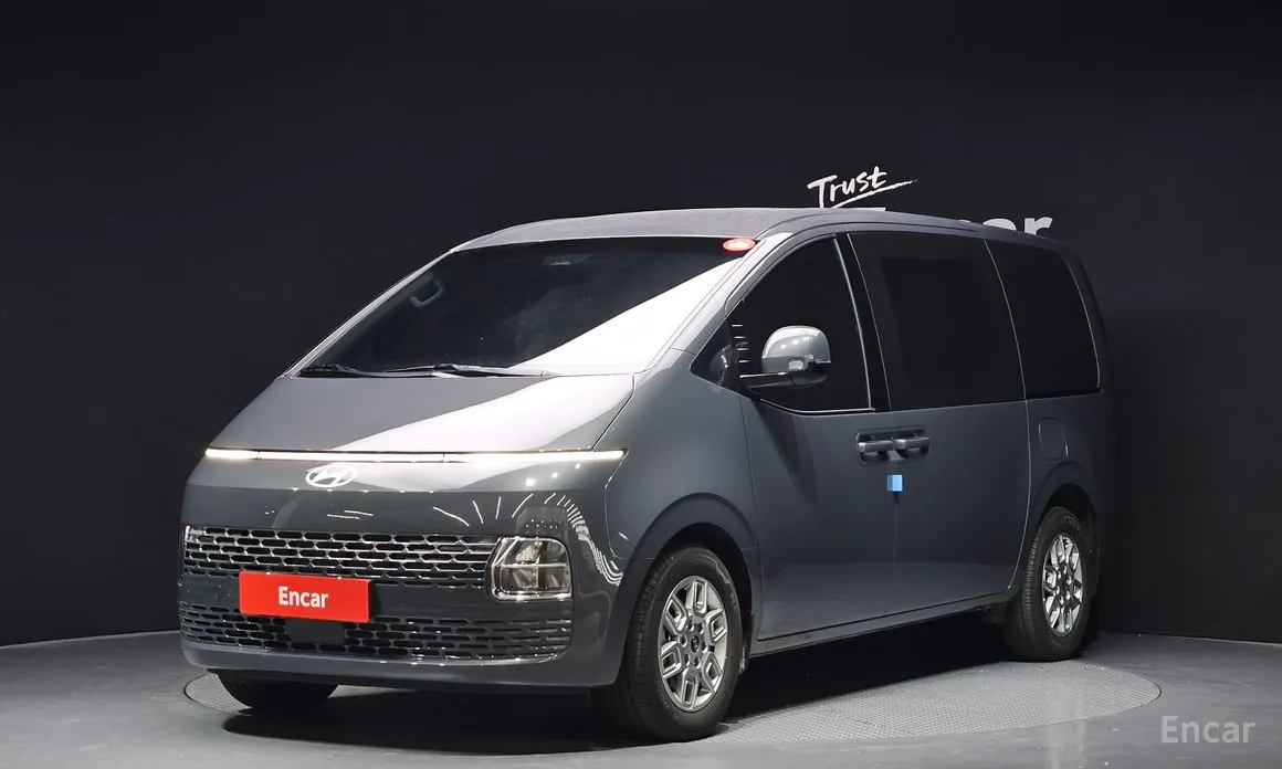 Фото 1 - Hyundai Staria