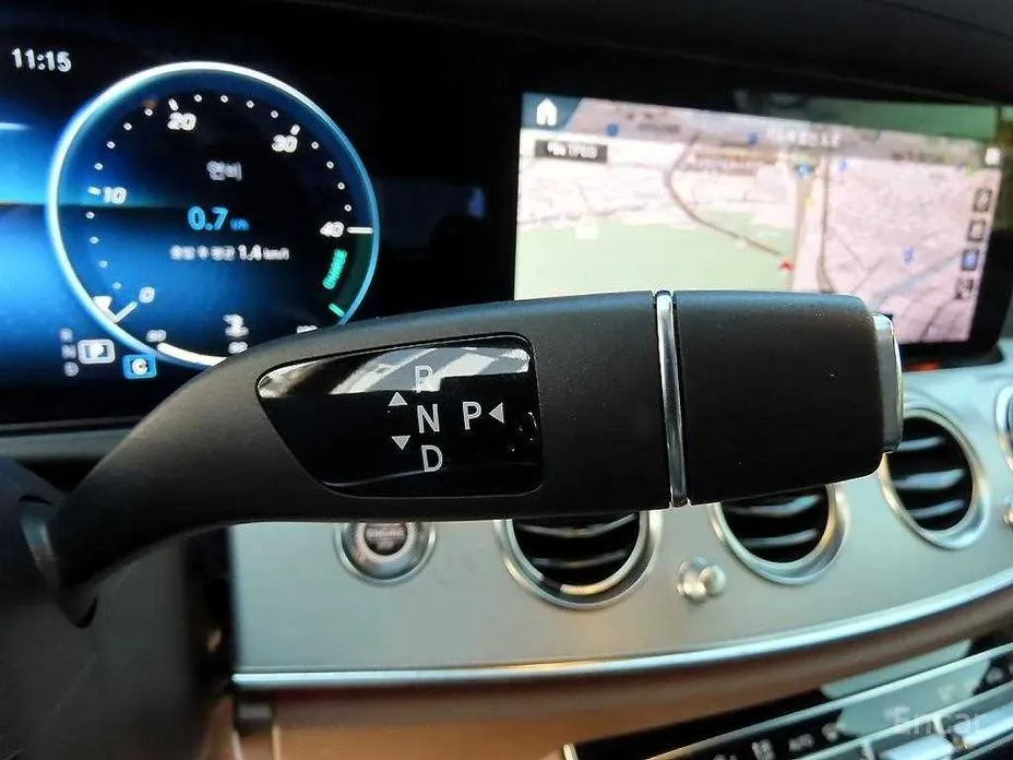 Фото 11 - Mercedes-Benz E-Class