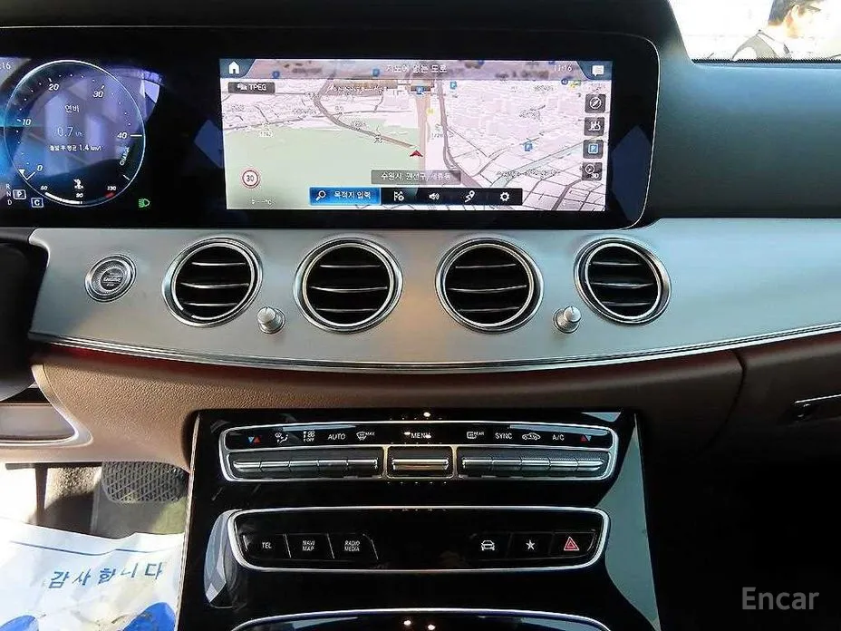 Фото 14 - Mercedes-Benz E-Class