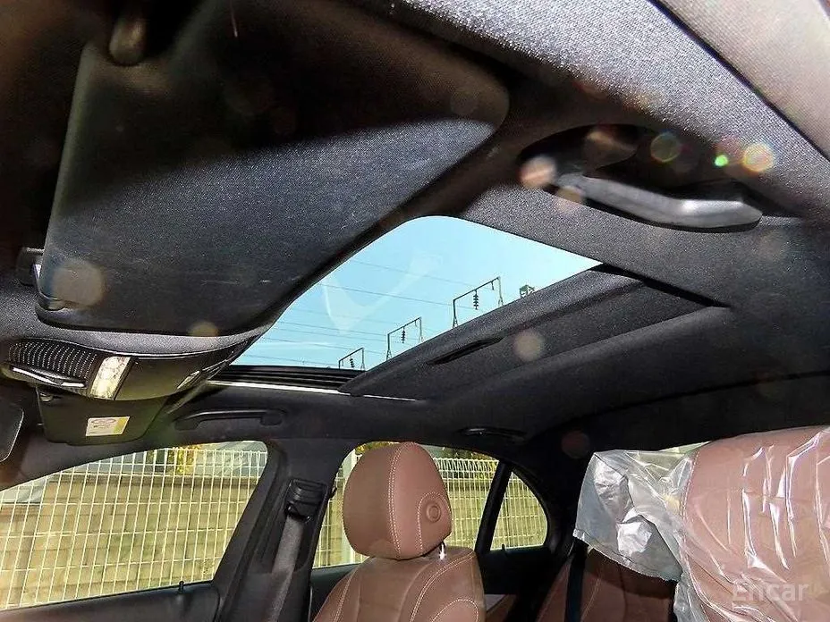 Фото 18 - Mercedes-Benz E-Class