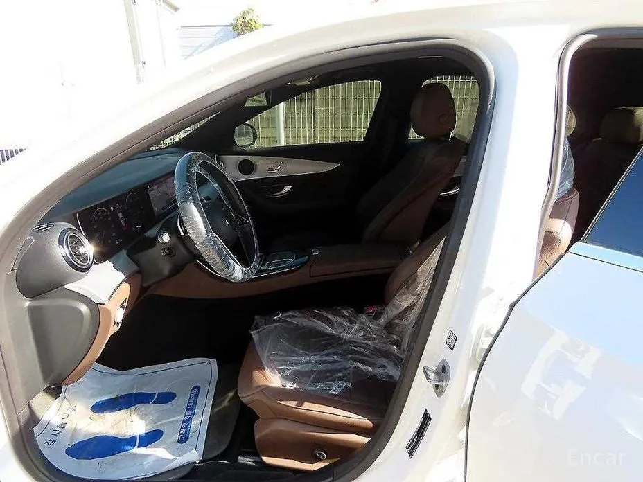 Фото 6 - Mercedes-Benz E-Class