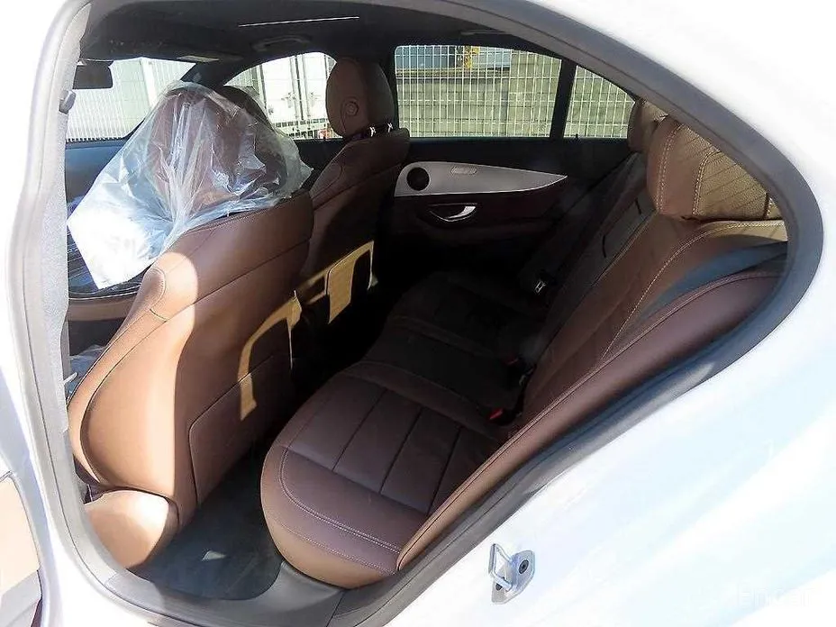 Фото 7 - Mercedes-Benz E-Class