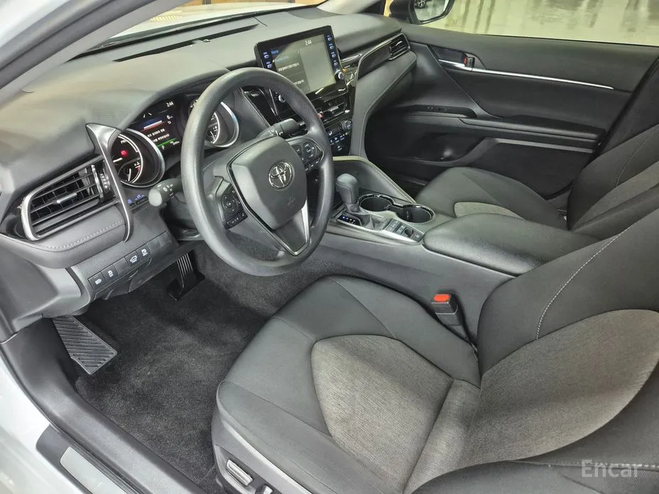 Фото 10 - Toyota Camry