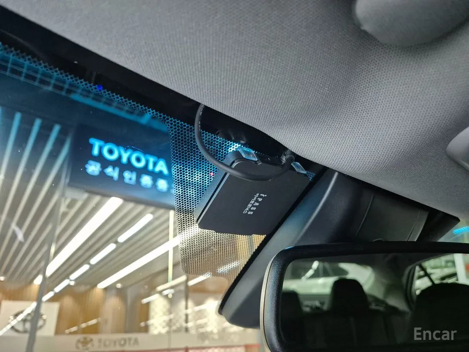 Фото 13 - Toyota Camry