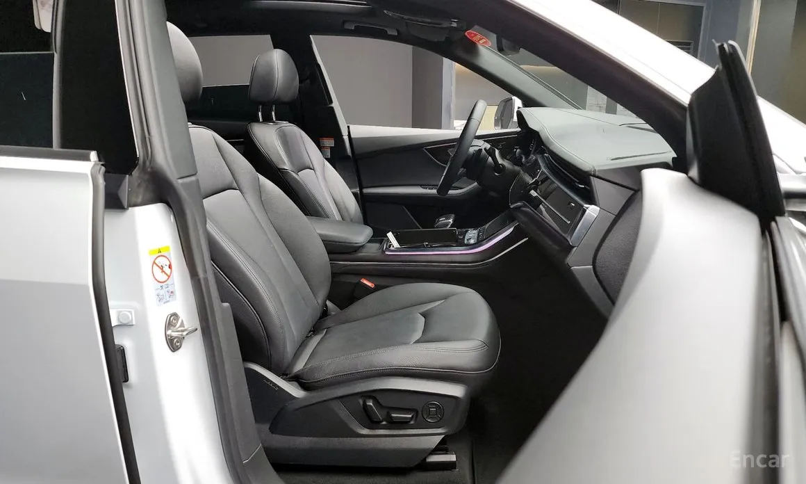 Фото 10 - Audi Q8