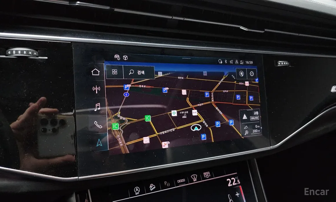 Фото 14 - Audi Q8