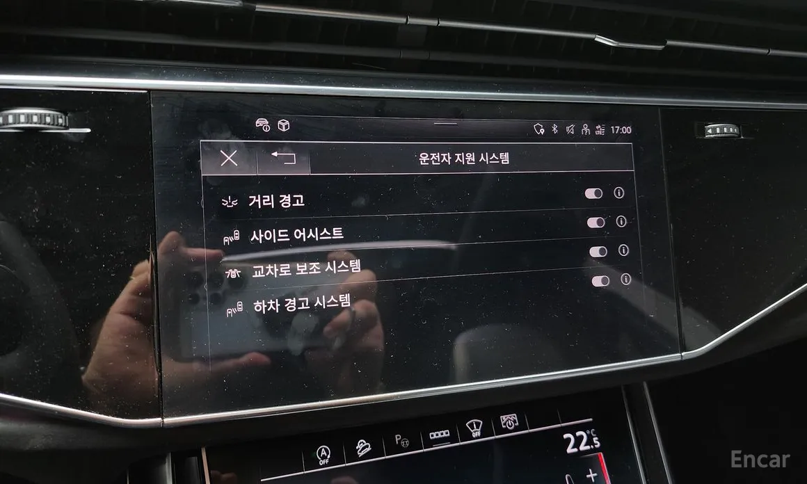 Фото 16 - Audi Q8