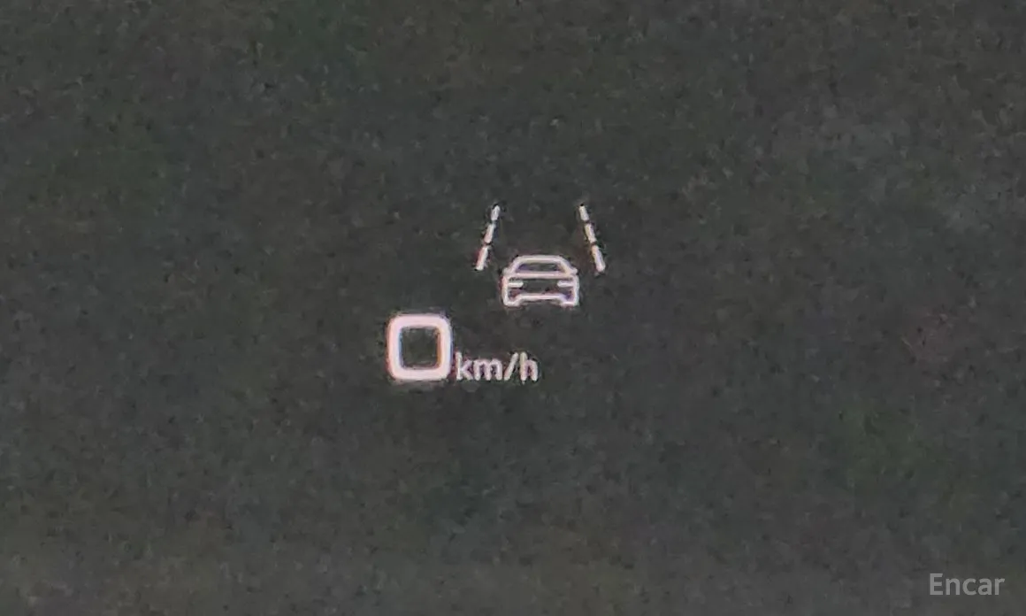 Фото 19 - Audi Q8