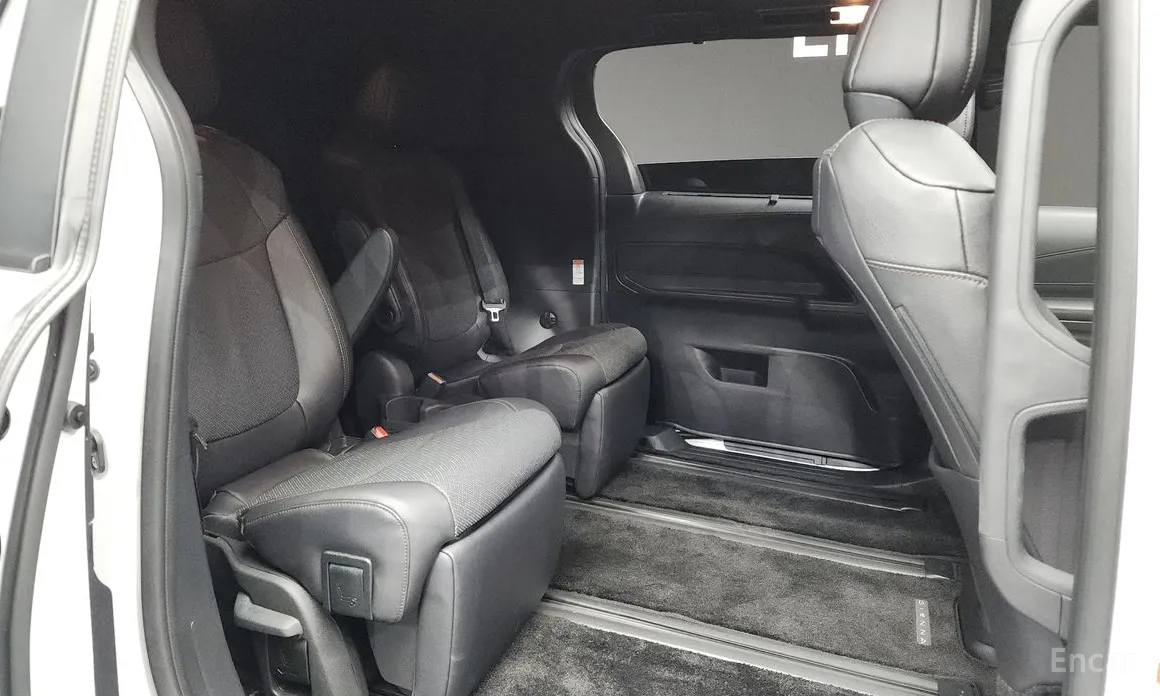 Фото 12 - Toyota Sienna