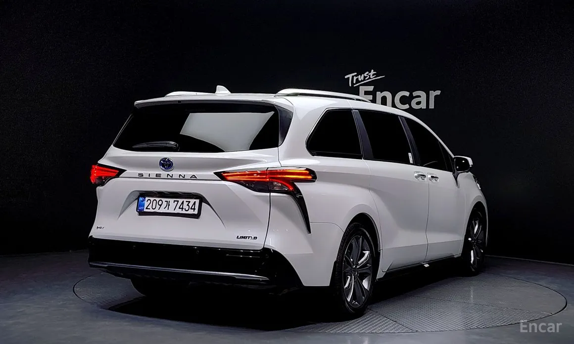 Фото 2 - Toyota Sienna