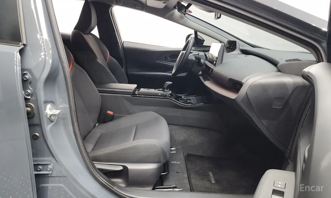 Фото 11 - Toyota Prius