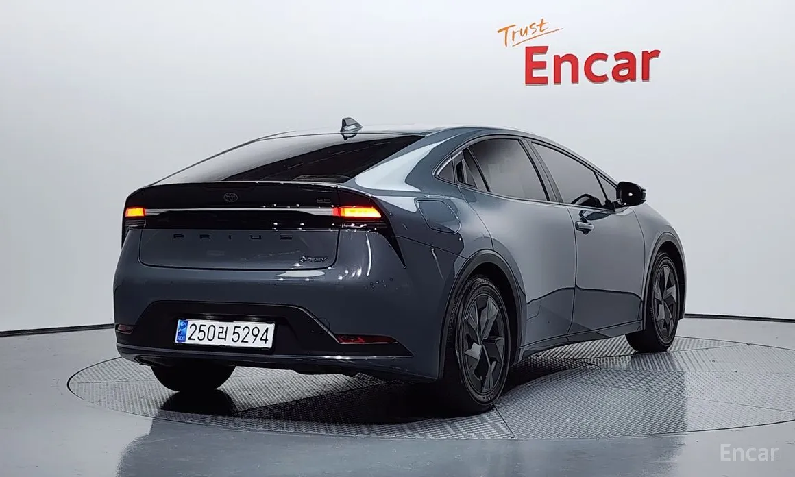 Фото 2 - Toyota Prius