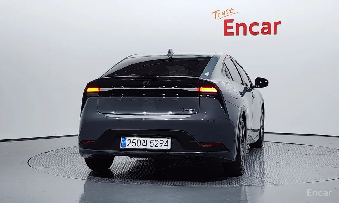 Фото 4 - Toyota Prius