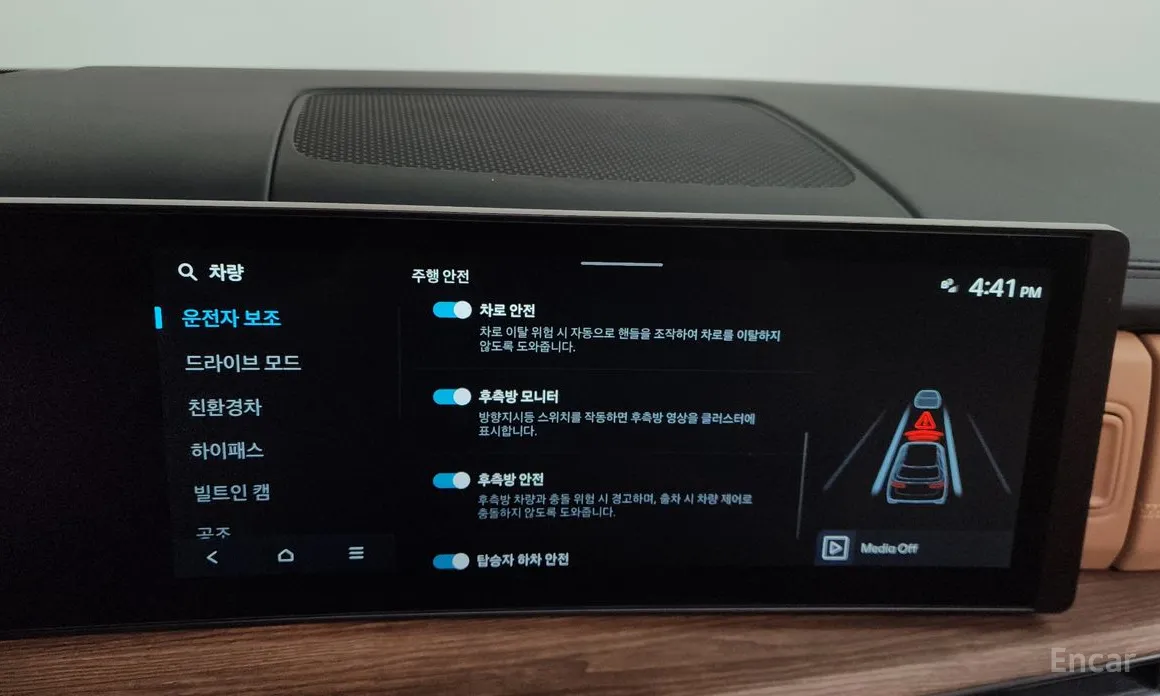 Фото 16 - Hyundai Santa Fe